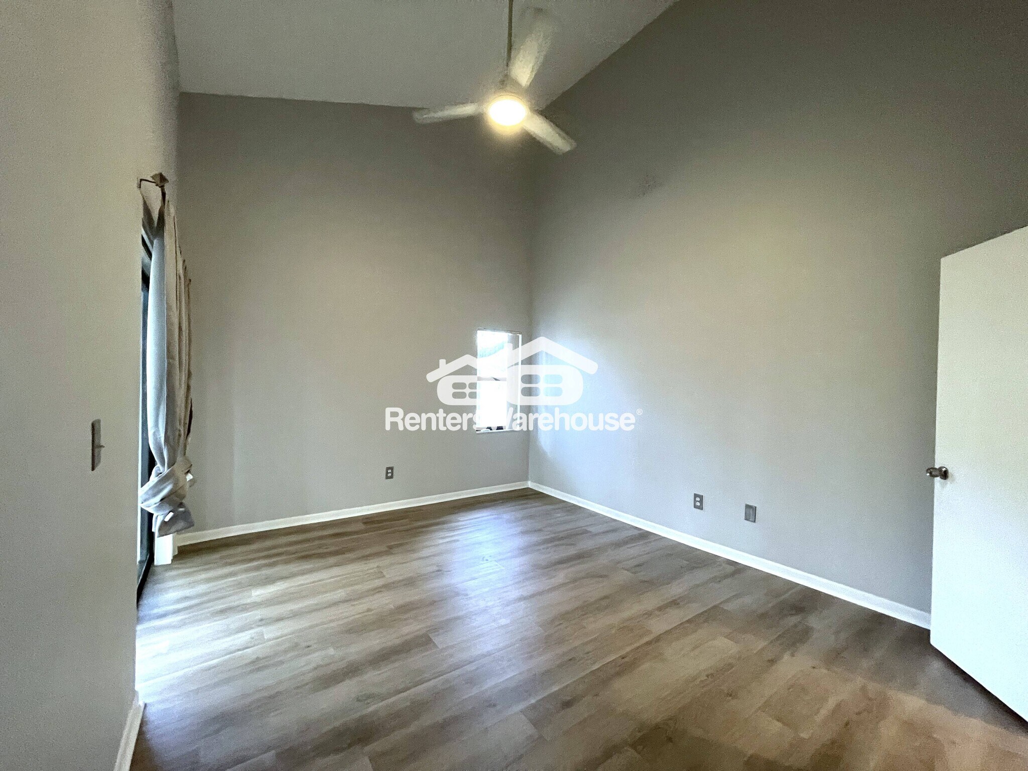 Building Photo - 300 S Florida Ave