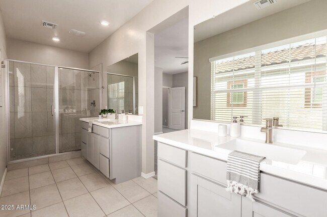 Building Photo - 1535 E Dublin St