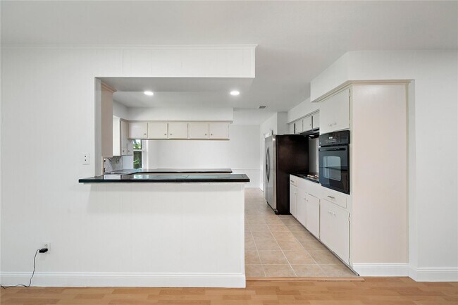 Building Photo - 6007 Claridge Dr