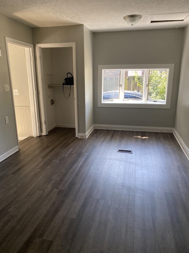 Building Photo - 3603 Cedarwood Way