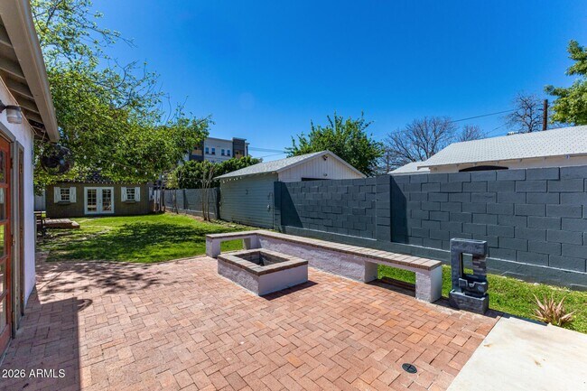 Building Photo - 1301 W MacKenzie Dr