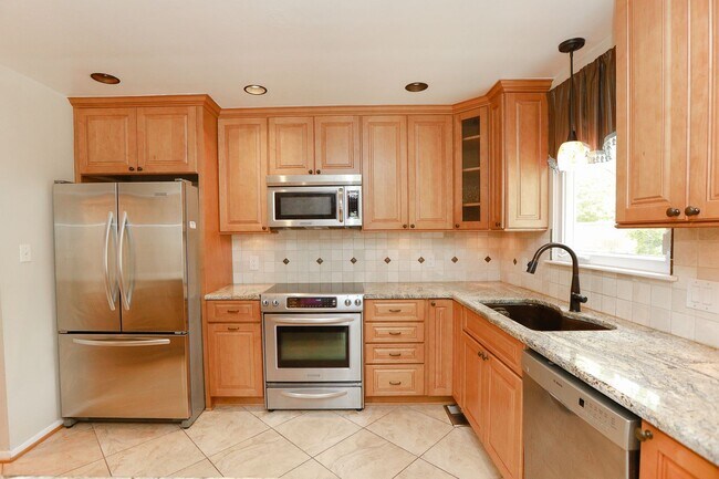 Building Photo - Luxurious home rental in Broad Bay Islands!