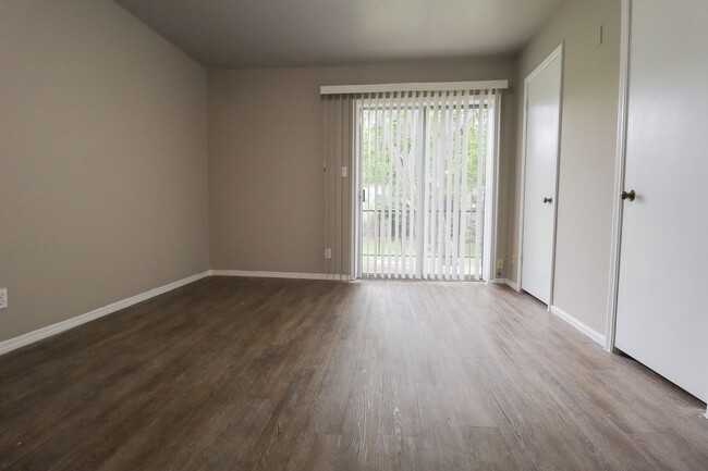 Building Photo - 2 Bed / 2 Bath Condo in Central Tulsa!