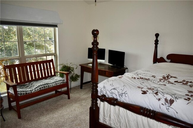 Building Photo - 201 Leather Oak Loop