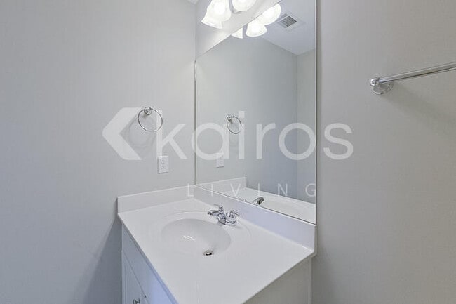 Building Photo - 877 Silent Barge Cv