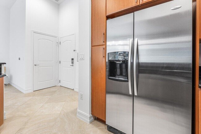 Building Photo - 701 S Olive Ave