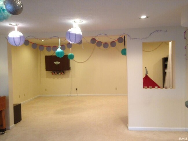 Building Photo - 2206 E Autumn Dr