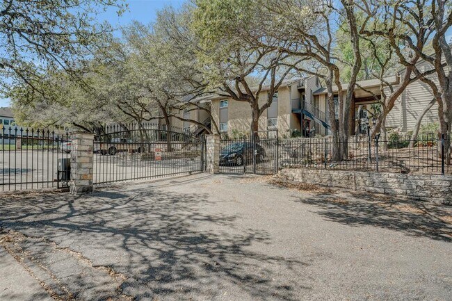 Building Photo - 3018 S 1st St