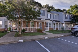 Building Photo - Convenient Coventry Townhome