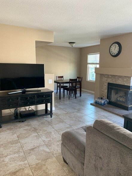 front door entrance - 13941 Midland Rd