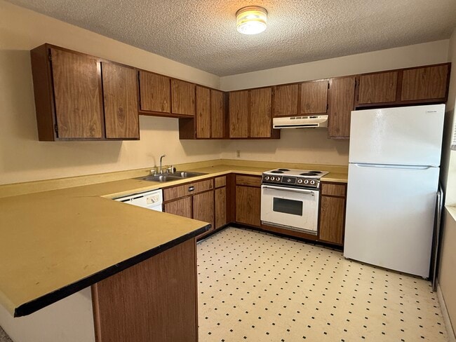 Building Photo - 210 Gloria St