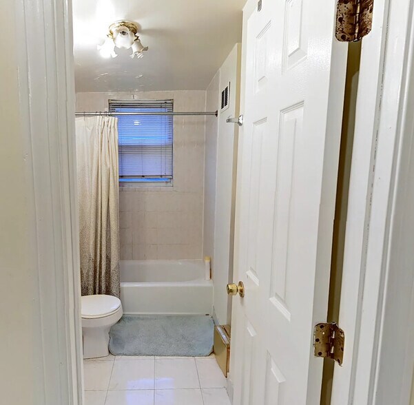 Building Photo - 216 Freeman St