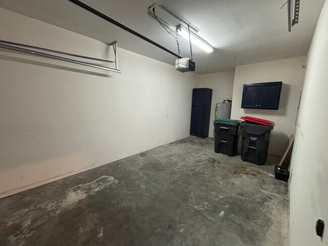 Building Photo - 3 Bed 2.5 Bath Town Home in Carleton Place ~ Students Welcome with Co-Signers!