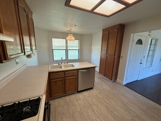 Building Photo - Unique 2 Bedroom Country Property Vacaville *Star Rentals