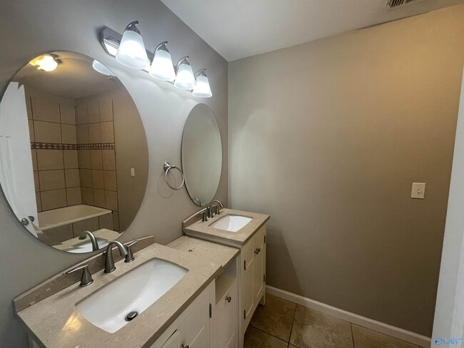Building Photo - 109 Medicine Bend Dr