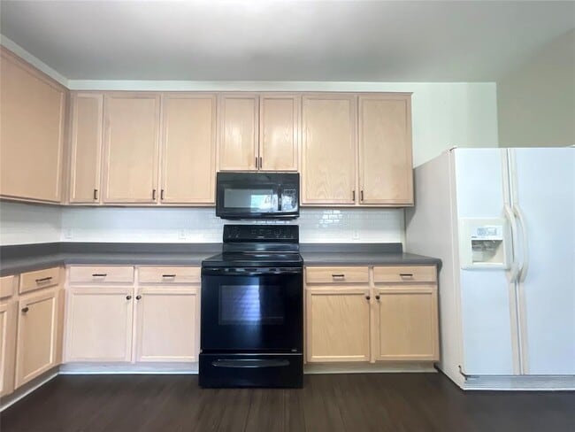 Building Photo - 4412 Woodstock Dr