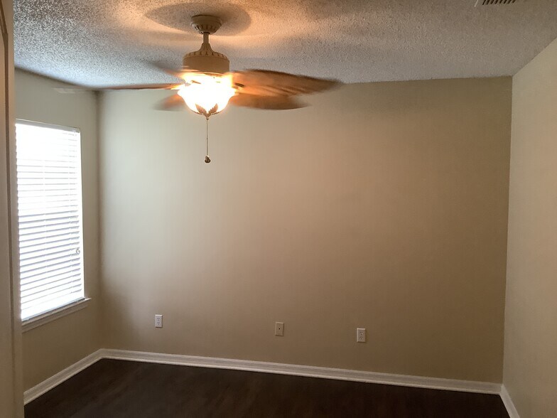 Building Photo - 181 Johns Glen Dr