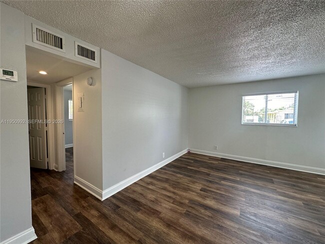 Building Photo - 2325 Arthur St