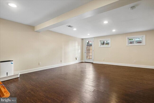 Building Photo - 223 Burgess Ave