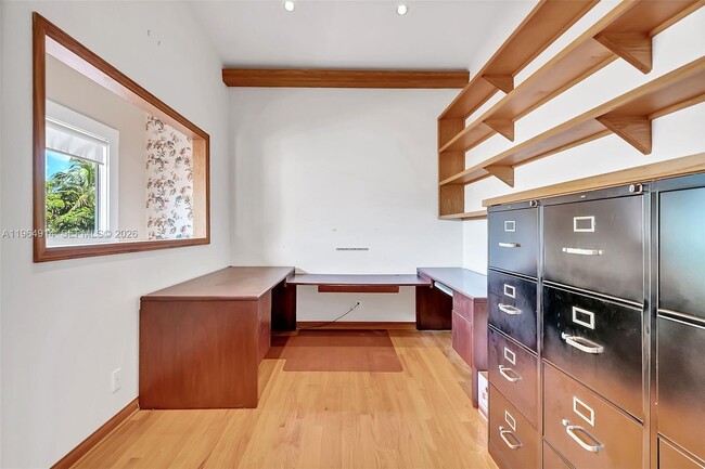 Building Photo - 325 Bontona Ave