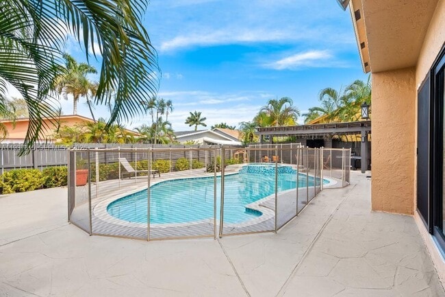 Building Photo - 223 SE 8th St