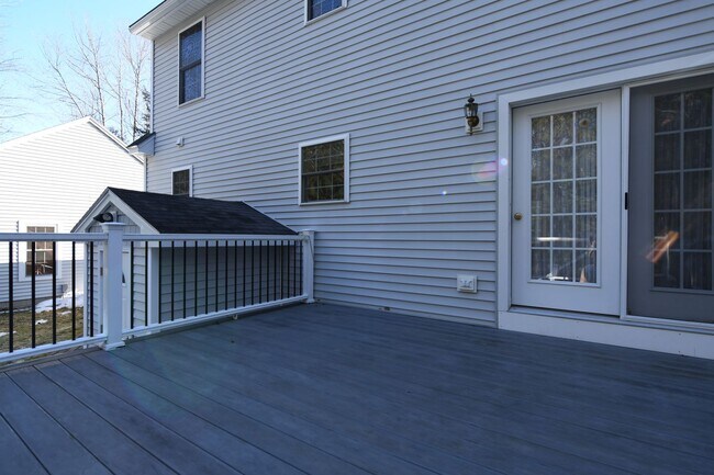 Building Photo - 15 Sabatus Rd