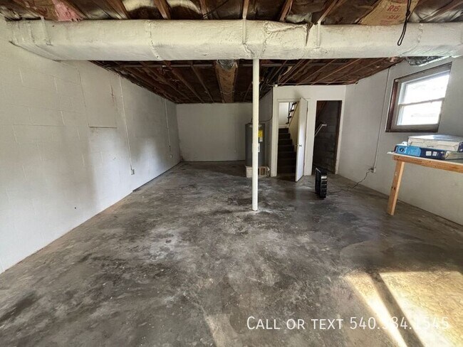 Building Photo - 6421 Orchard View Ln
