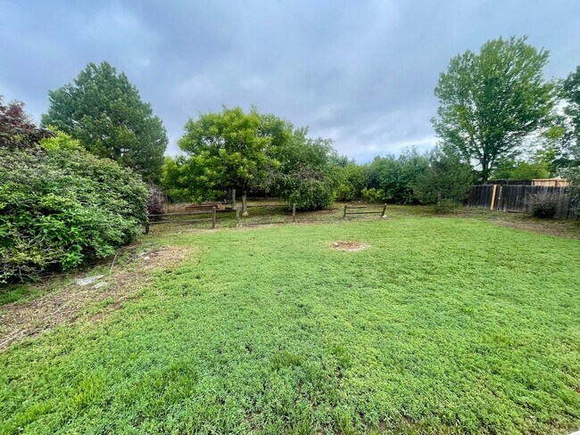Building Photo - Charming 3-Bed Home Near CSU with Spacious...