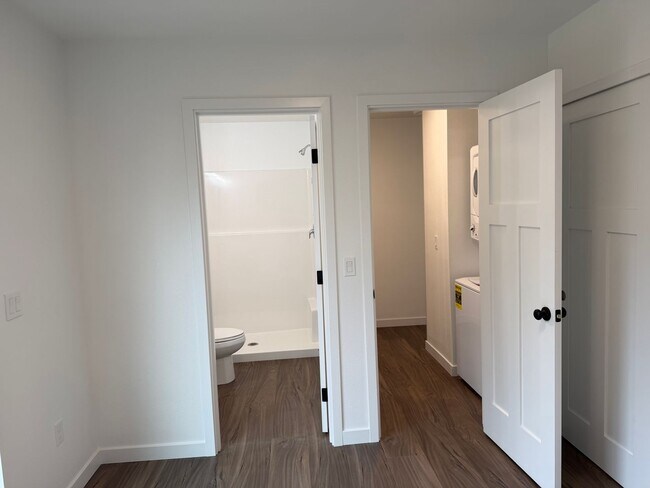 Building Photo - Brand new 3 bedroom 3 full bath townhouse in Thurston!