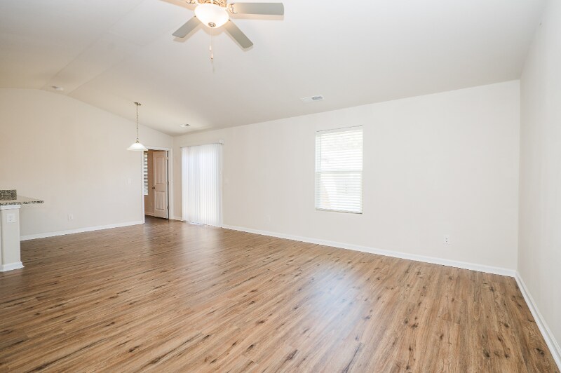 Building Photo - 130 Trailwood Ct