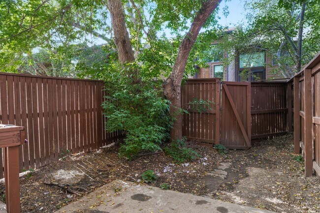 Building Photo - 2633 Juniper Ave