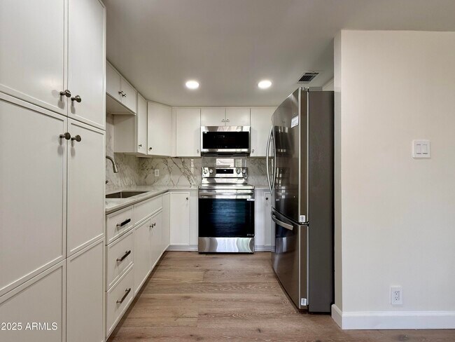 Building Photo - 7930 E Camelback Rd