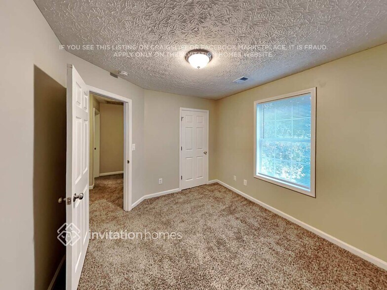 Building Photo - 6021 Woodcreek Dr