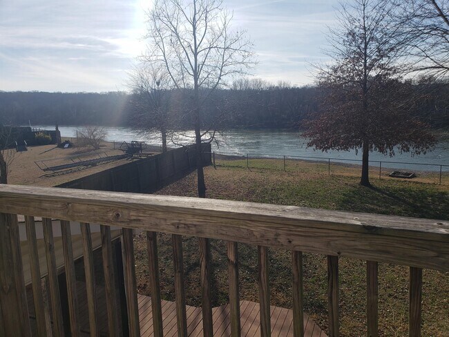 Building Photo - 2180 Riverway Dr
