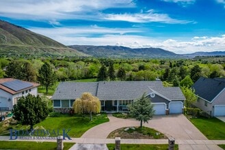 Building Photo - Modern Living Meets Mountain Lifestyle in Sandy