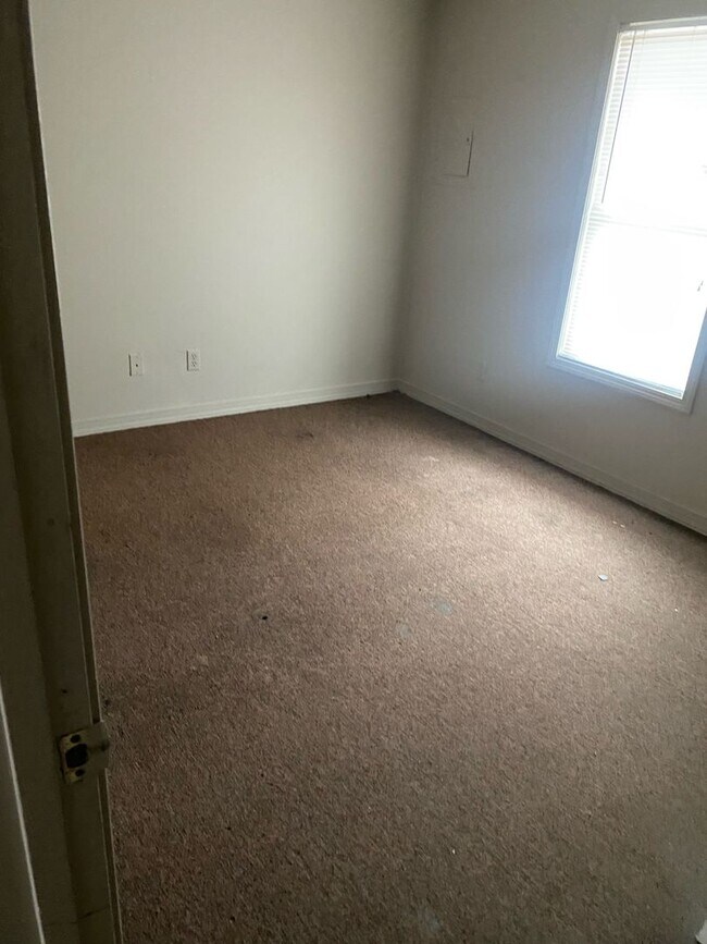 Building Photo - Monthly Paid Rent