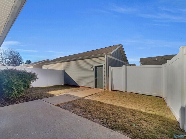 Building Photo - 411 Prom Dr SW