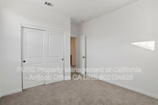 Building Photo - 2446 Mojave Dr