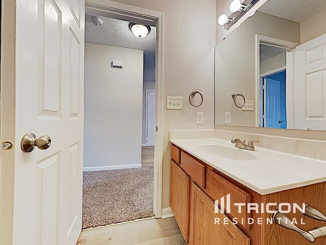 Building Photo - 10759 Mistflower Way