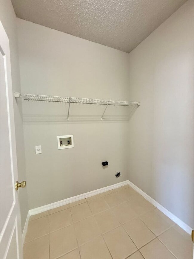Building Photo - GREAT 3/2 HOME IN WATERSIDE SOUTHEAST ORLANDO