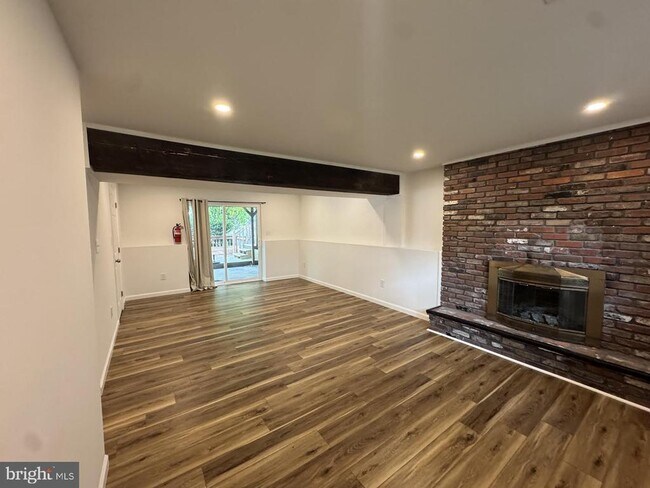 Building Photo - 14 Cardinal Dr