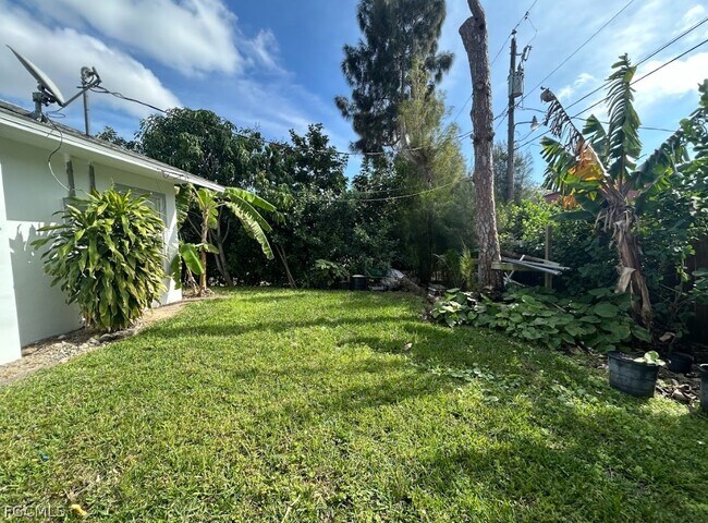 Building Photo - 18464 Iris Rd