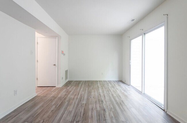 Building Photo - 15249 Broadwater Cir