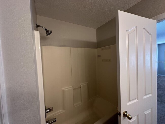 Building Photo - 6955 Lake Eaglebrooke Dr
