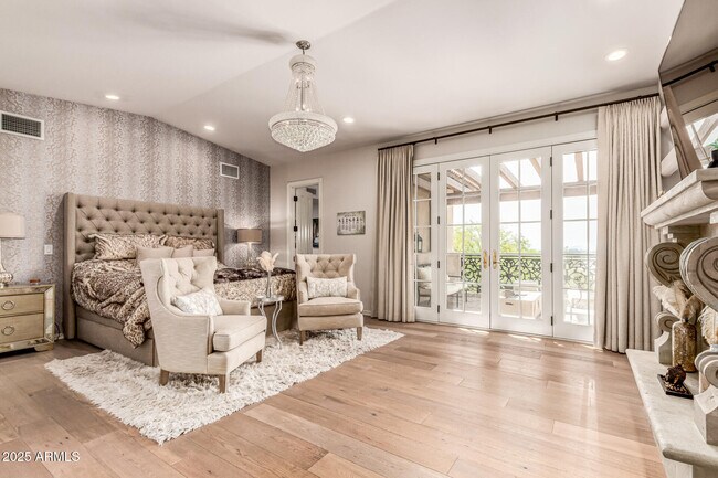 Building Photo - 6050 N Paradise View Dr