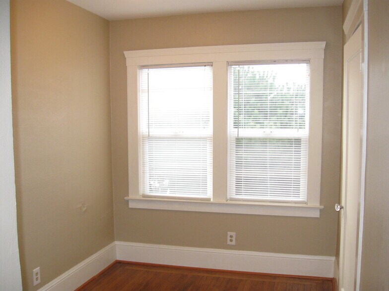 Building Photo - 2316 Brooks Ave