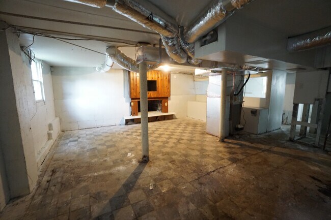 Building Photo - 112 13th Ave N