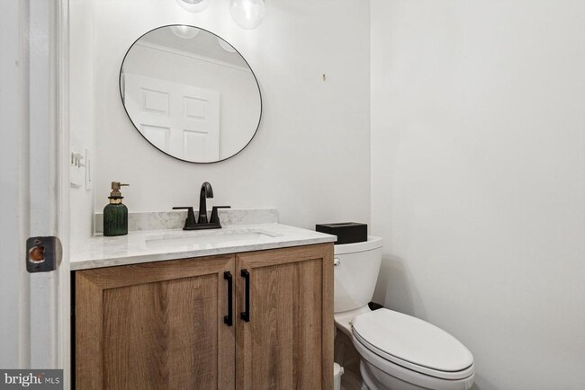 Building Photo - 284 Parker Ave