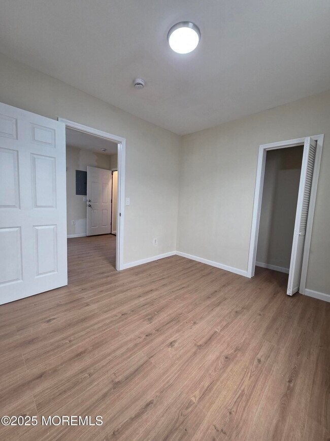 Building Photo - 216 Delaware St