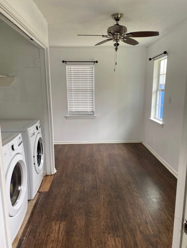 Building Photo - 111 E Southland Ave